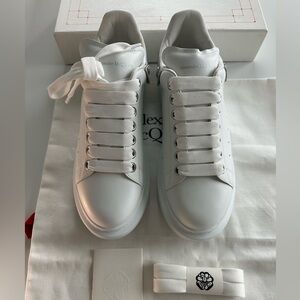 Brand new Alexander McQueen sneakers.EU size 39.5 with extra shoelaces